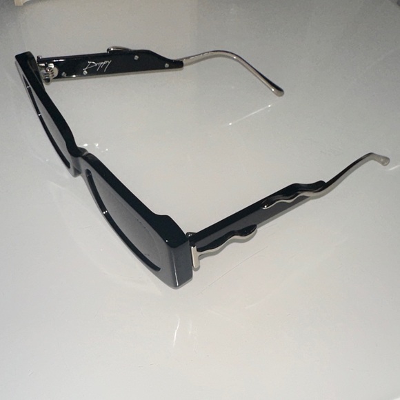 Drippy Sunglasses - Picture 2 of 4